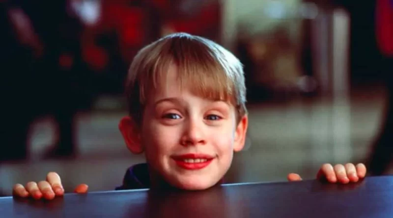 a imagaem mostra uma das cenas de esqueceram de mim, clássico filme conforto