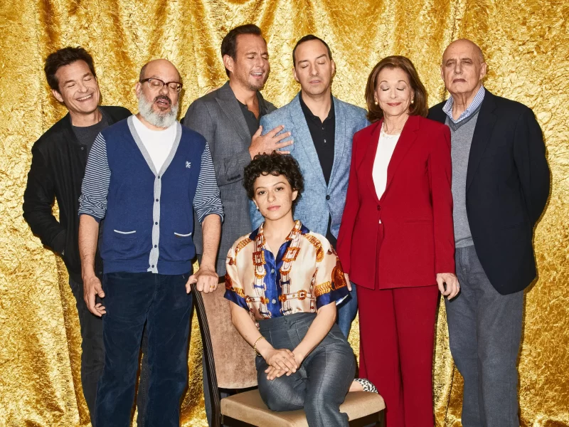 a imagem mostra o elenco da série de comédia arrested development