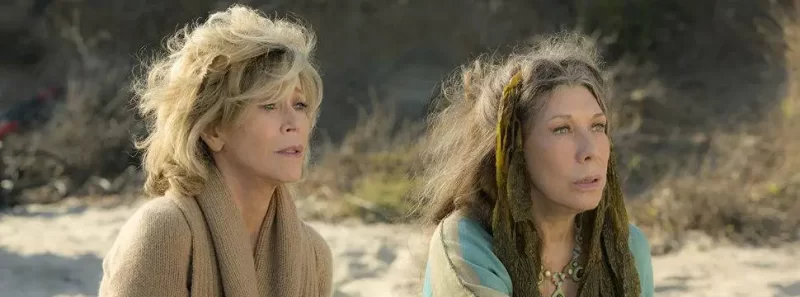 a imagem mostra as protagonistas da série grace and frankie