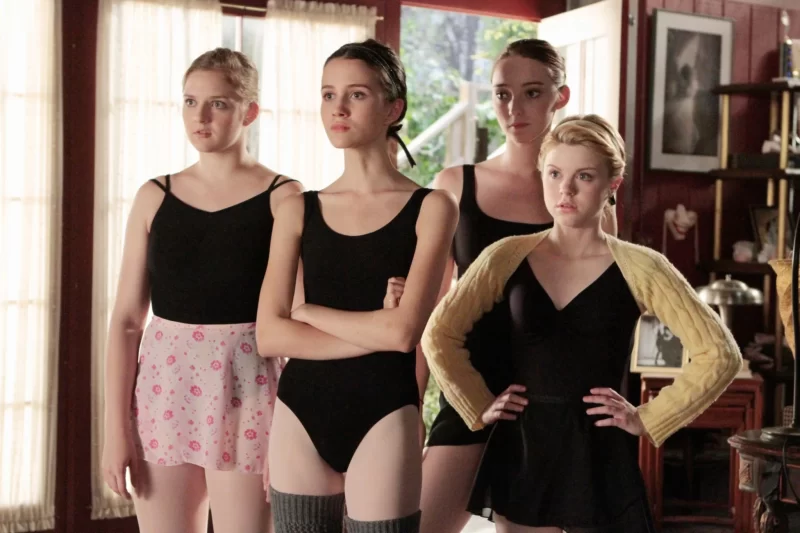 a imagem mostra uma das cenas de bunheads