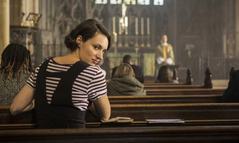 a imagem mostra uma das cenas de fleabag com a protagonista e diretora