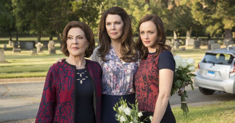 a imagem mostra as protagonistas mulheres da série gilmore girls, rory, lorelay e emily