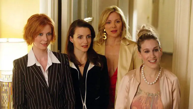 a imagem mostra as quatro protagnoistas mulheres da série sex and the city