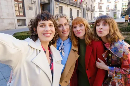 a imagem mostra o grupo de amigas protagonistas mulheres da série valeria