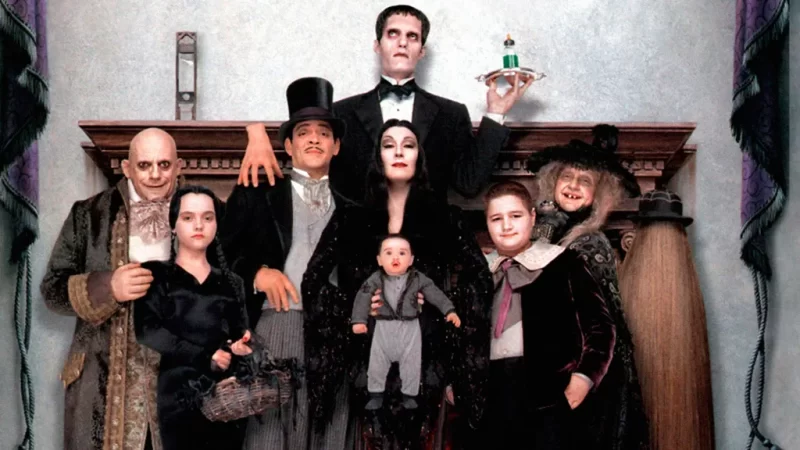 a imagem mostra o filme a família addams